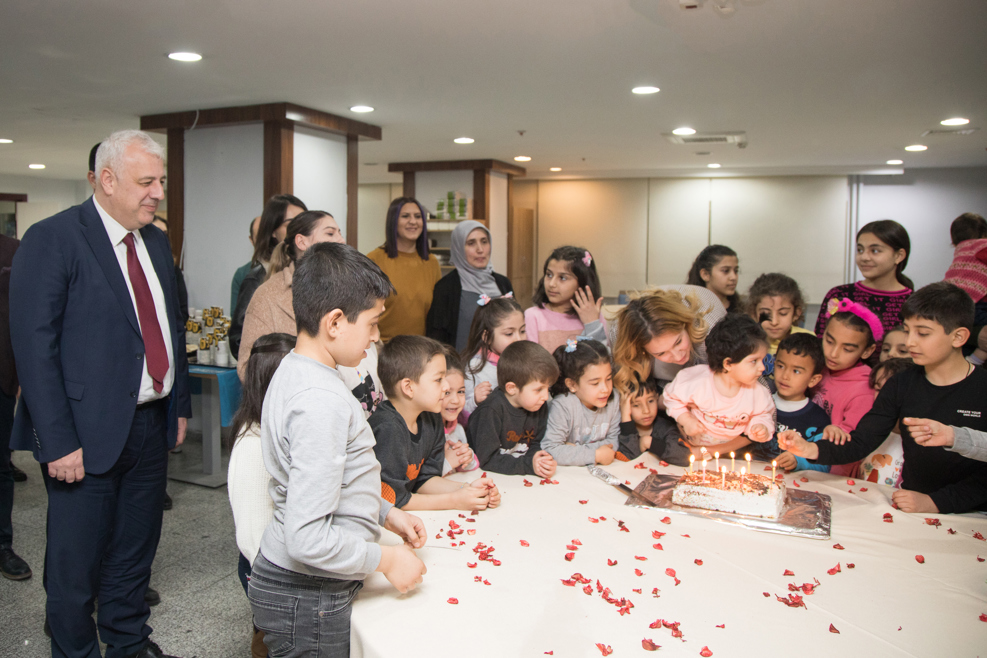 Başkan Arat, depremzede vatandaşlarla bir araya geldi