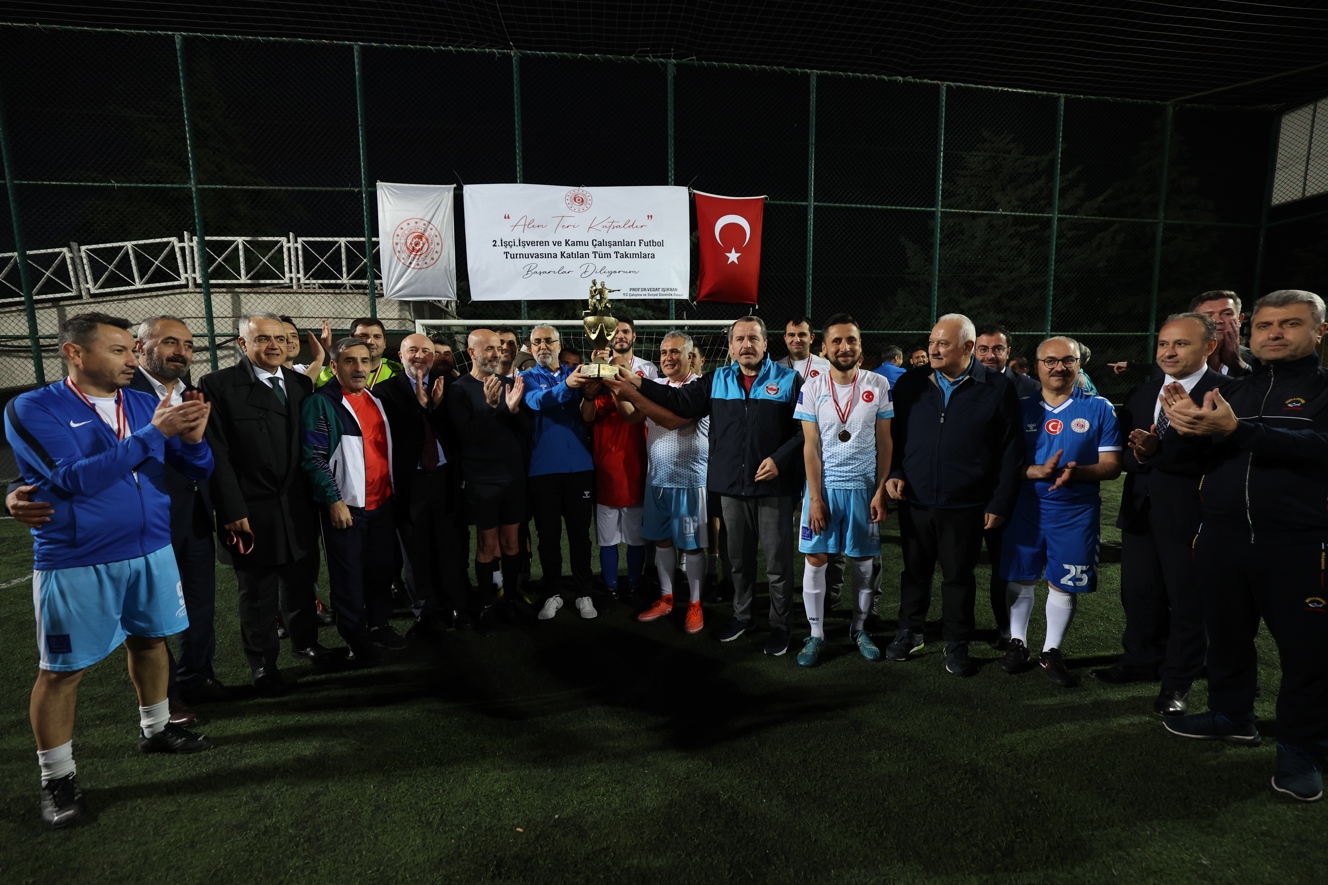 SGK Futbol Takımı, 2. İşçi, İşveren ve Kamu Çalışanları Futbol Turnuvası’ında Şampiyon Oldu